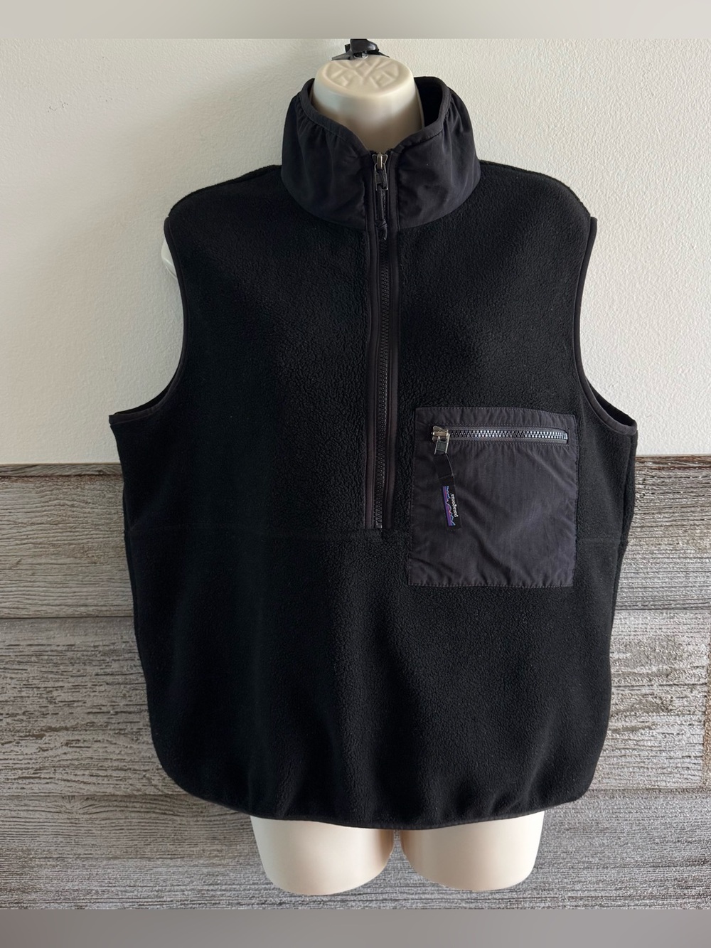 Patagonia Women’s Synchilla Fleece Vest Medium Black Full Zip (P1)